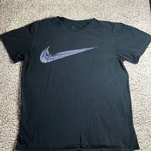 Nike men’s large athletic dri fit black t shirt Nike swoosh men’s activewear